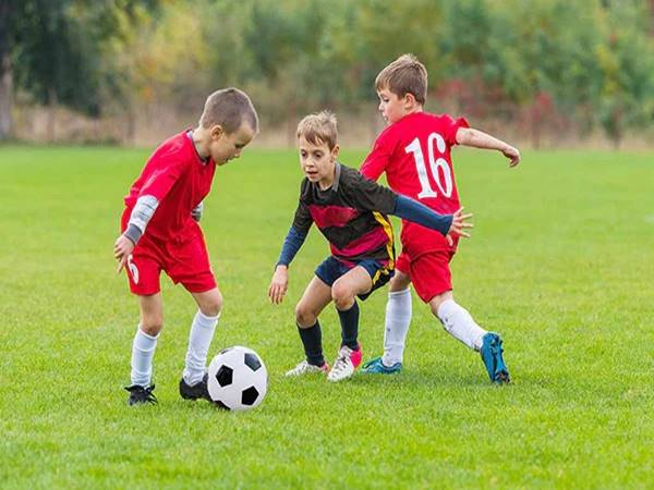 Bóng có giúp bạn cao hơn không? Đá bóng có tăng chiều cao không? Lợi ích khác của đá bóng